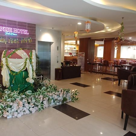 Manise Hotel Ambon Exteriör bild