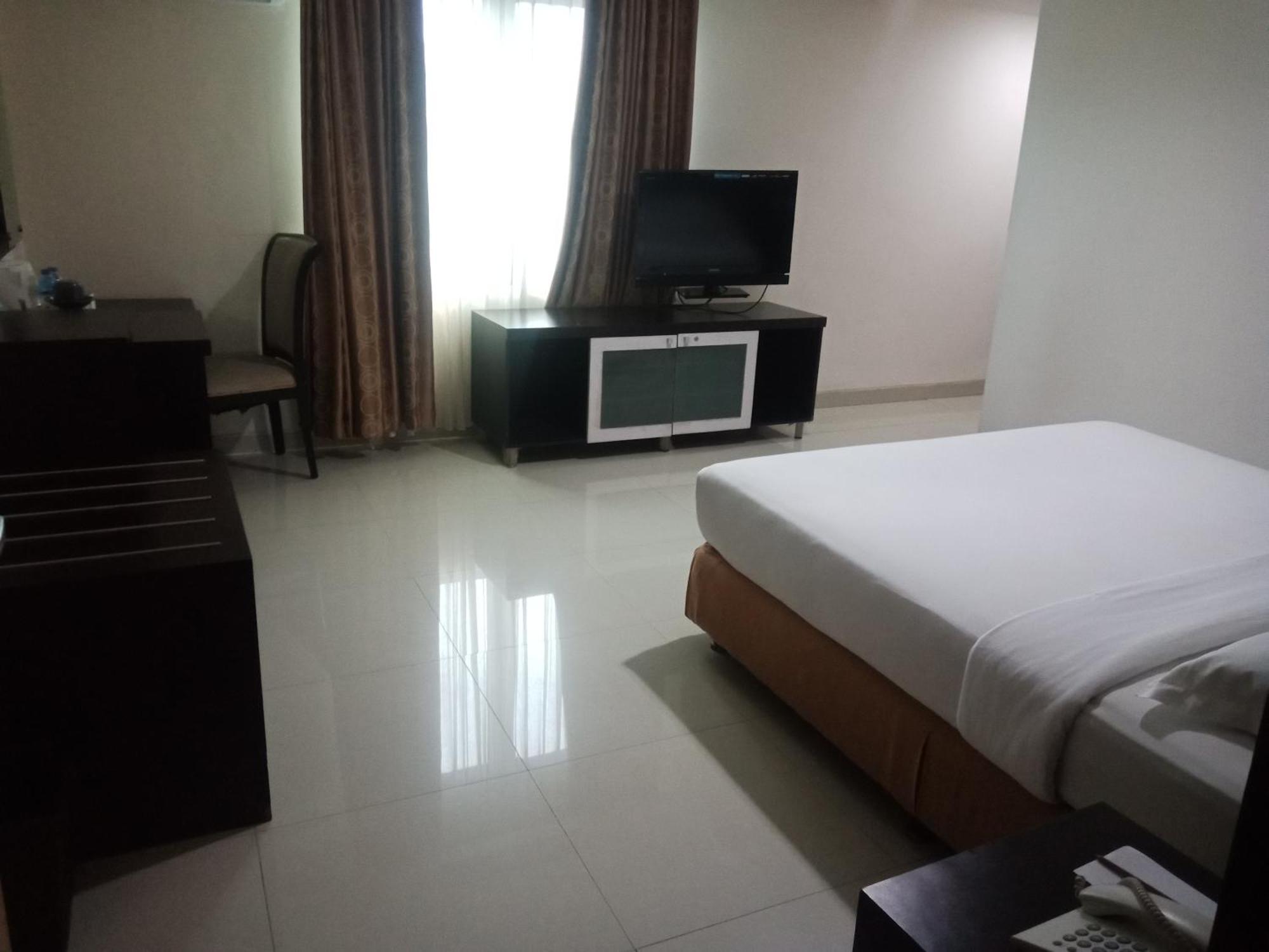 Manise Hotel Ambon Exteriör bild