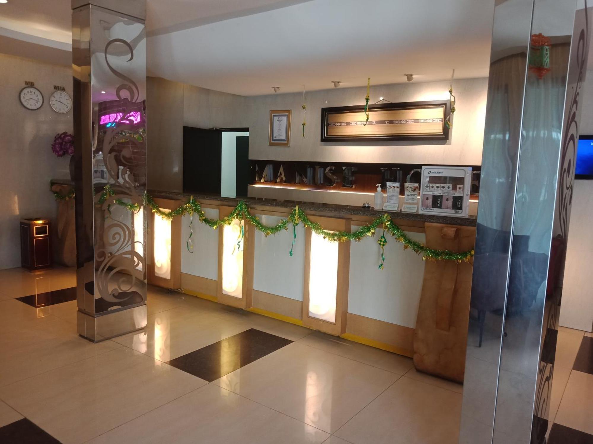 Manise Hotel Ambon Exteriör bild