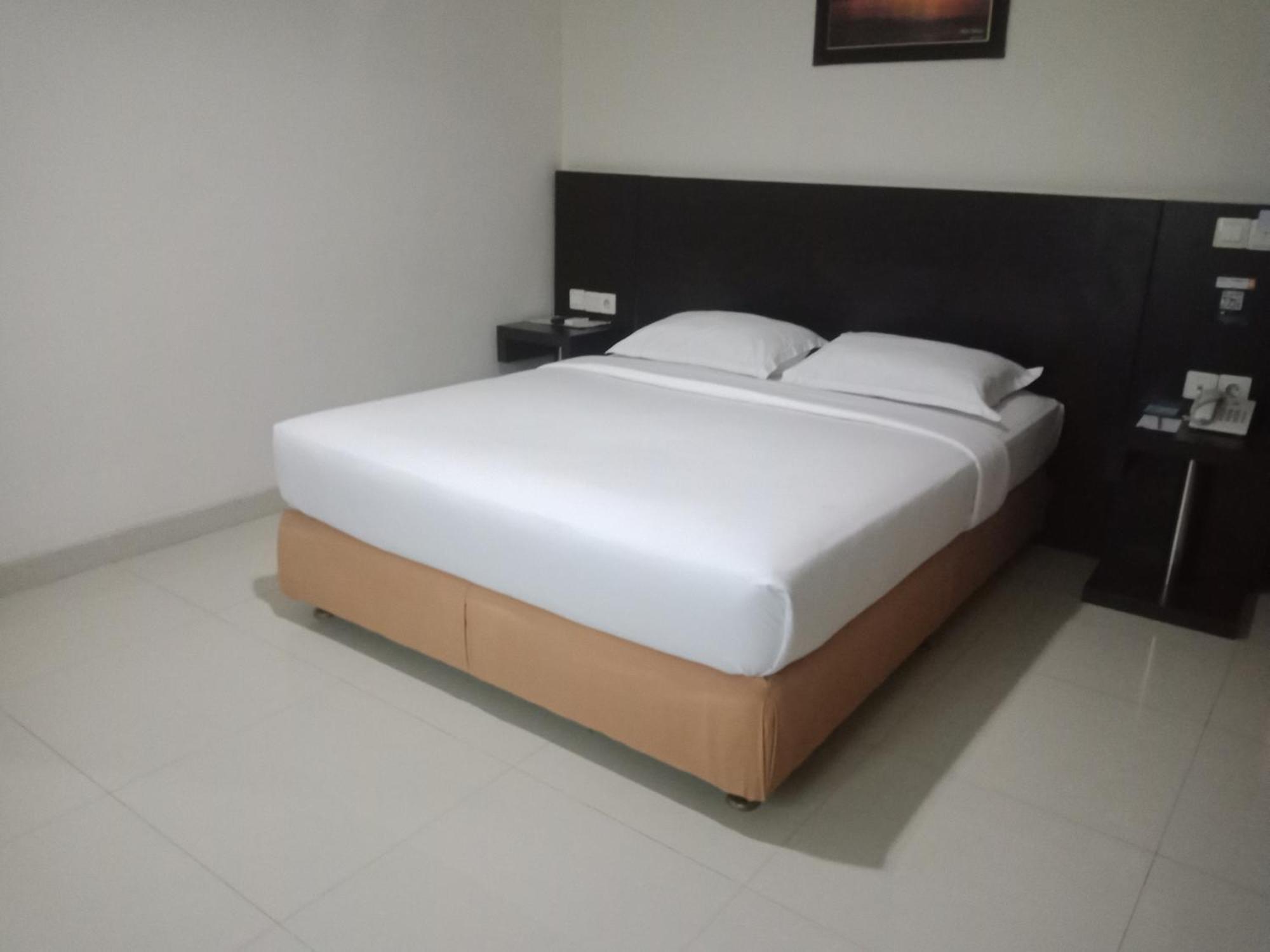 Manise Hotel Ambon Exteriör bild