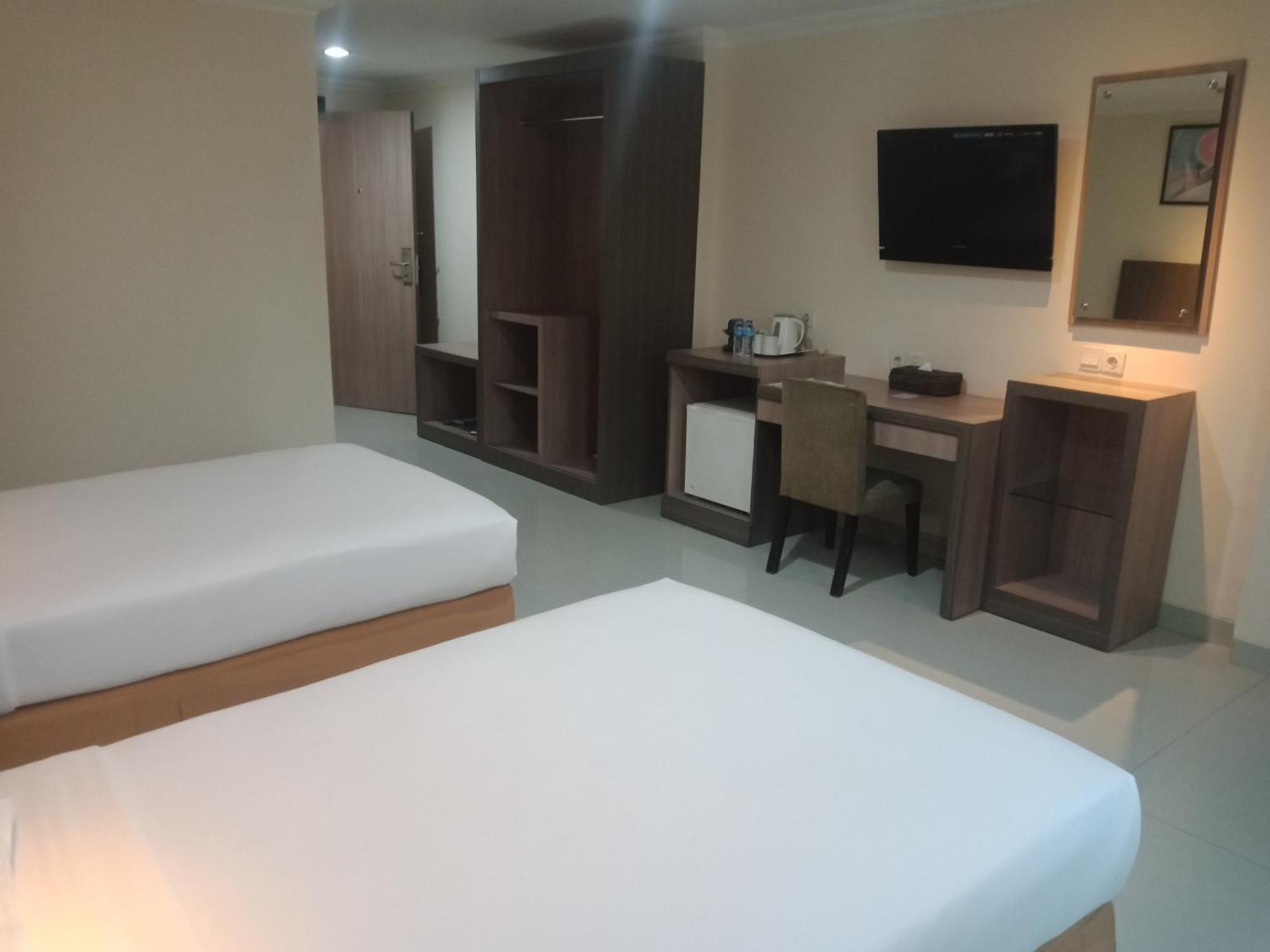 Manise Hotel Ambon Exteriör bild