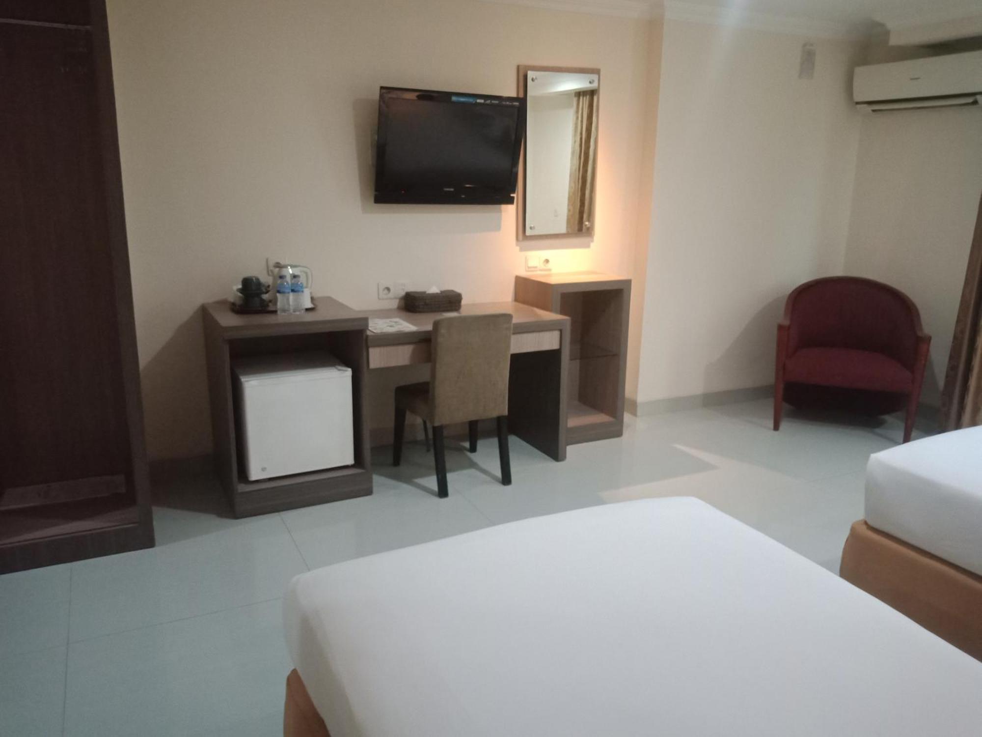 Manise Hotel Ambon Exteriör bild
