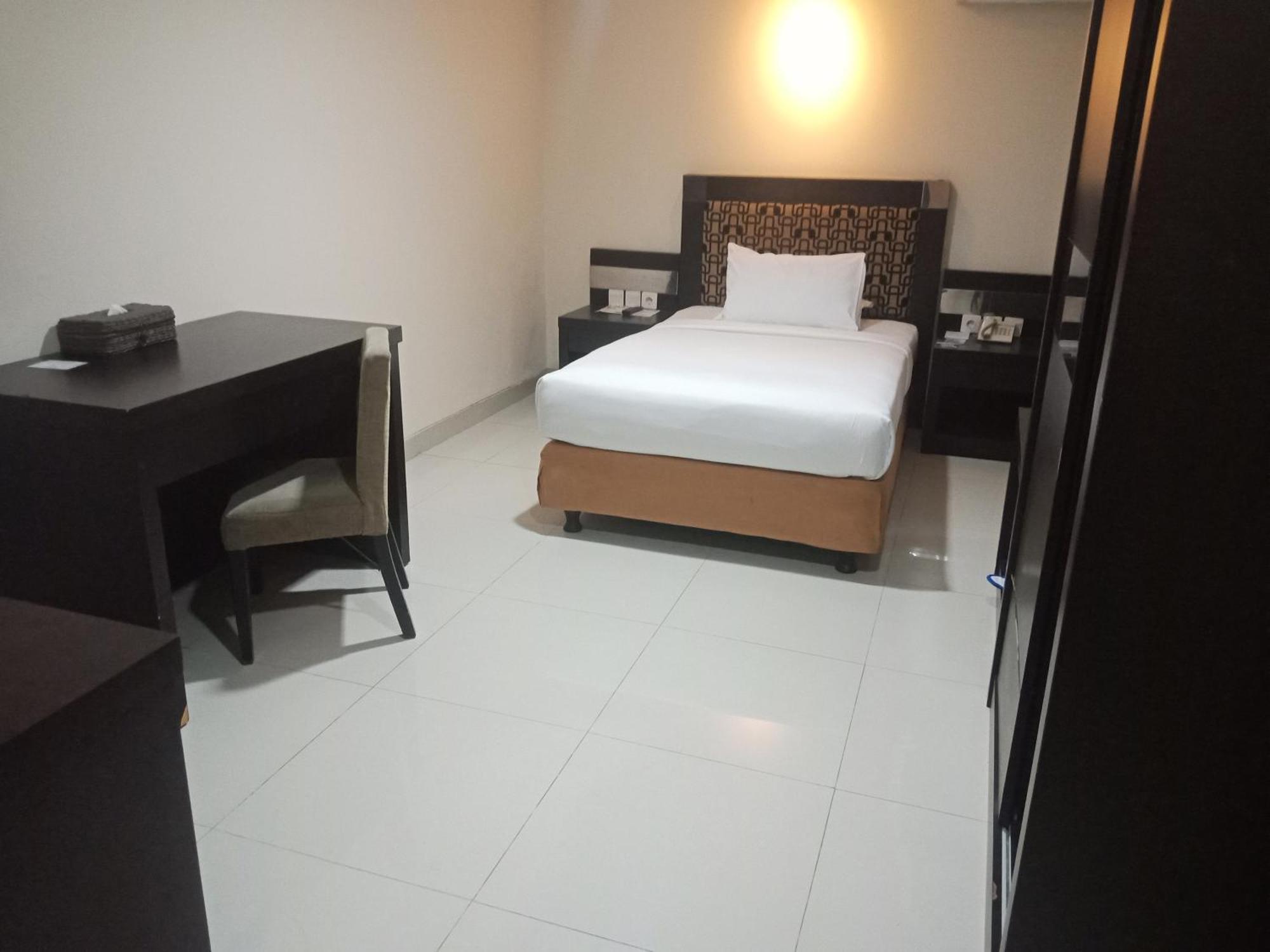 Manise Hotel Ambon Exteriör bild