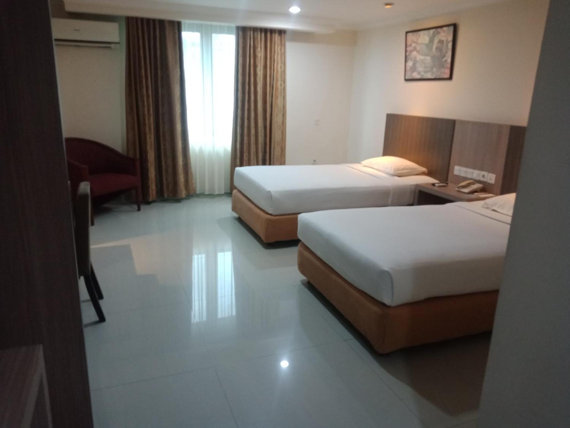 Manise Hotel Ambon Exteriör bild