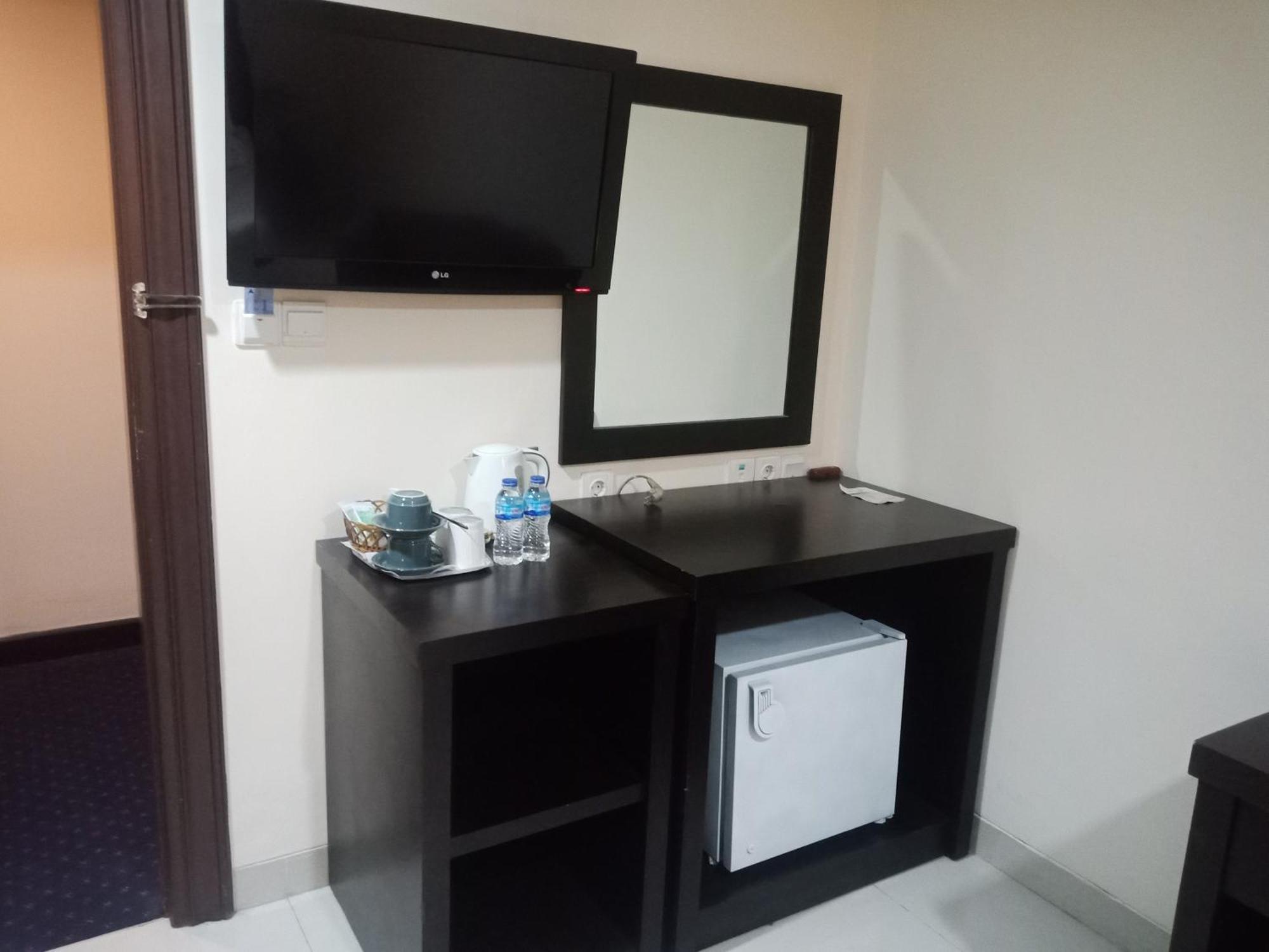 Manise Hotel Ambon Exteriör bild