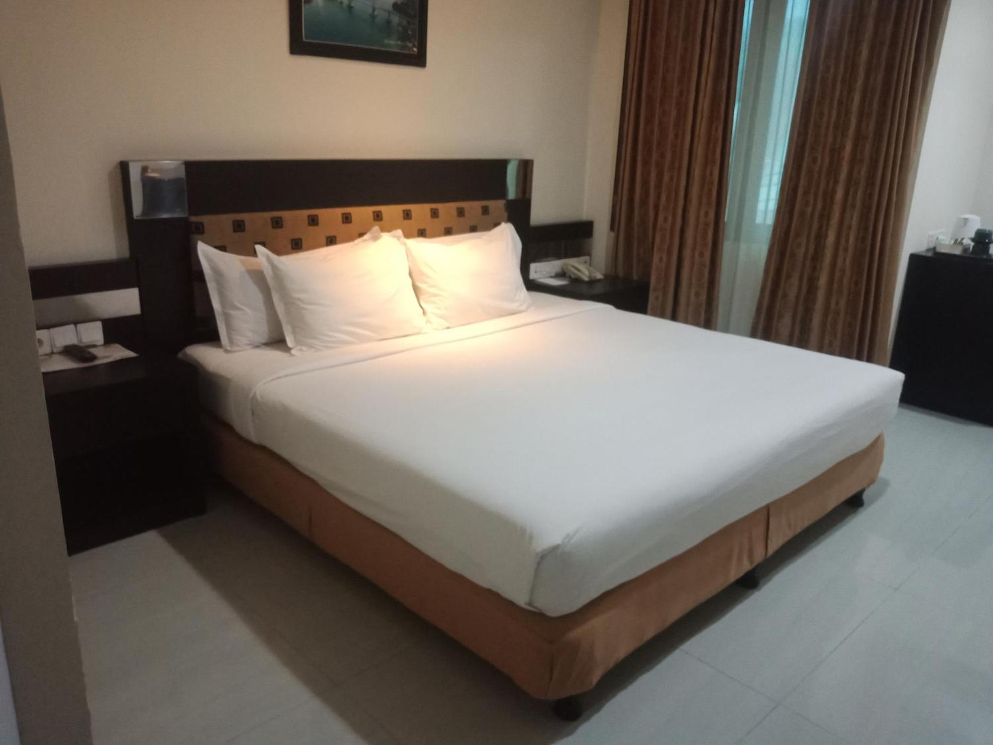 Manise Hotel Ambon Exteriör bild