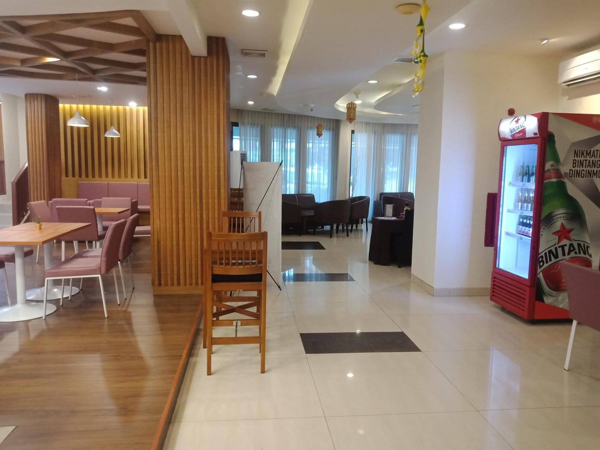 Manise Hotel Ambon Exteriör bild