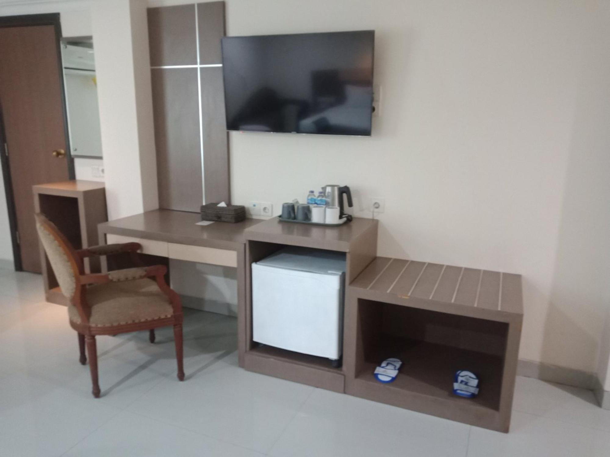 Manise Hotel Ambon Exteriör bild