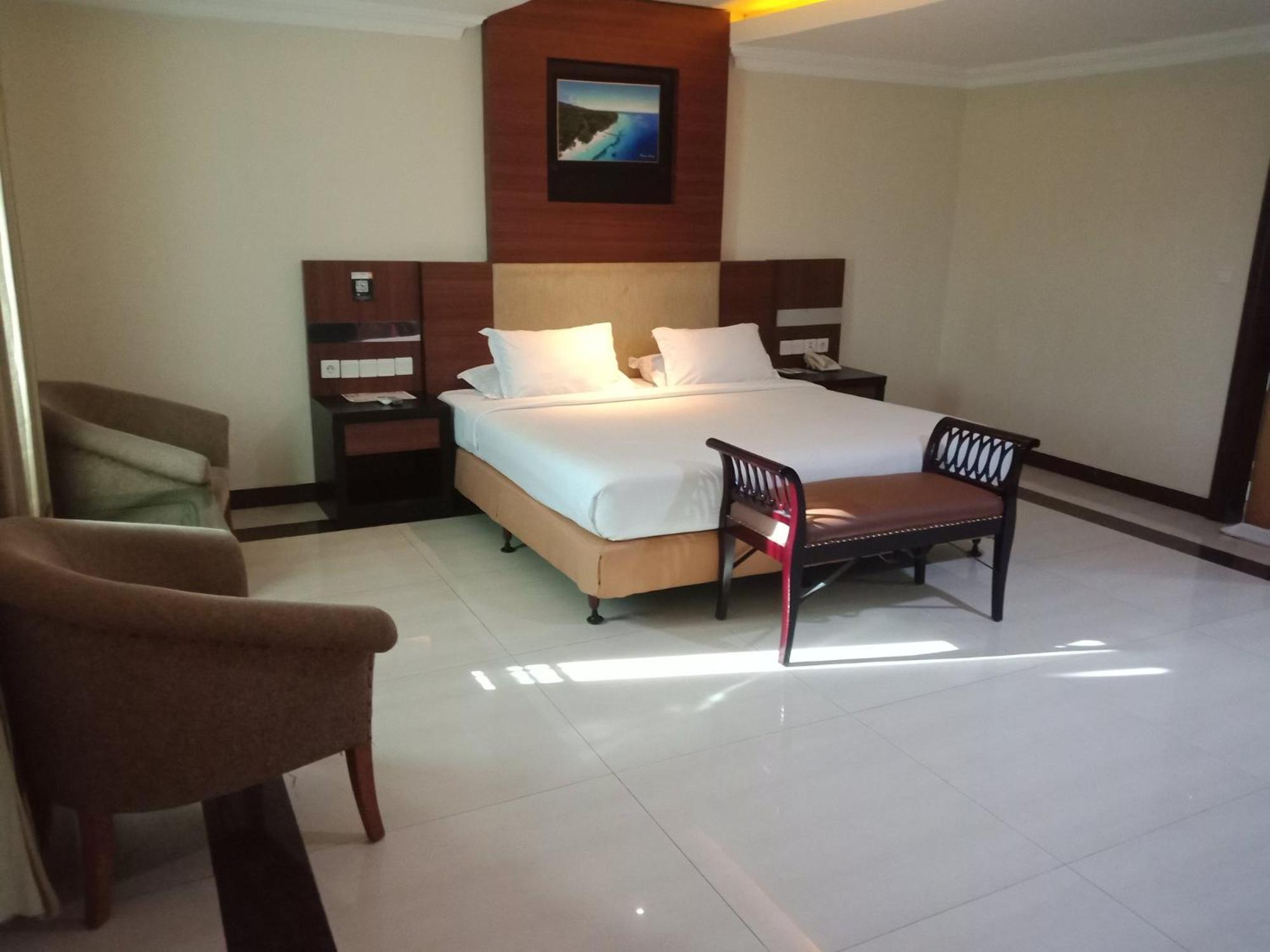 Manise Hotel Ambon Exteriör bild