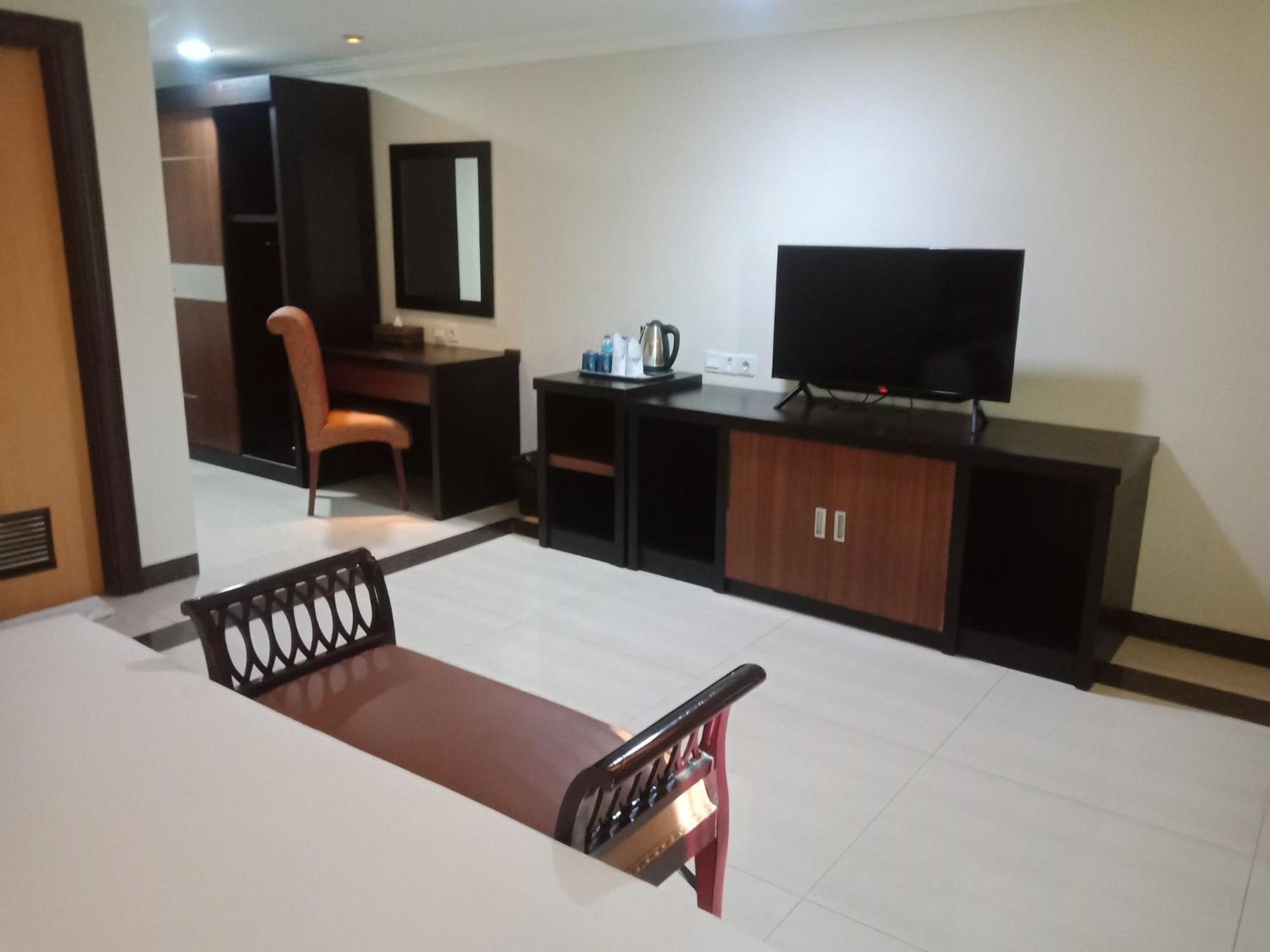 Manise Hotel Ambon Exteriör bild