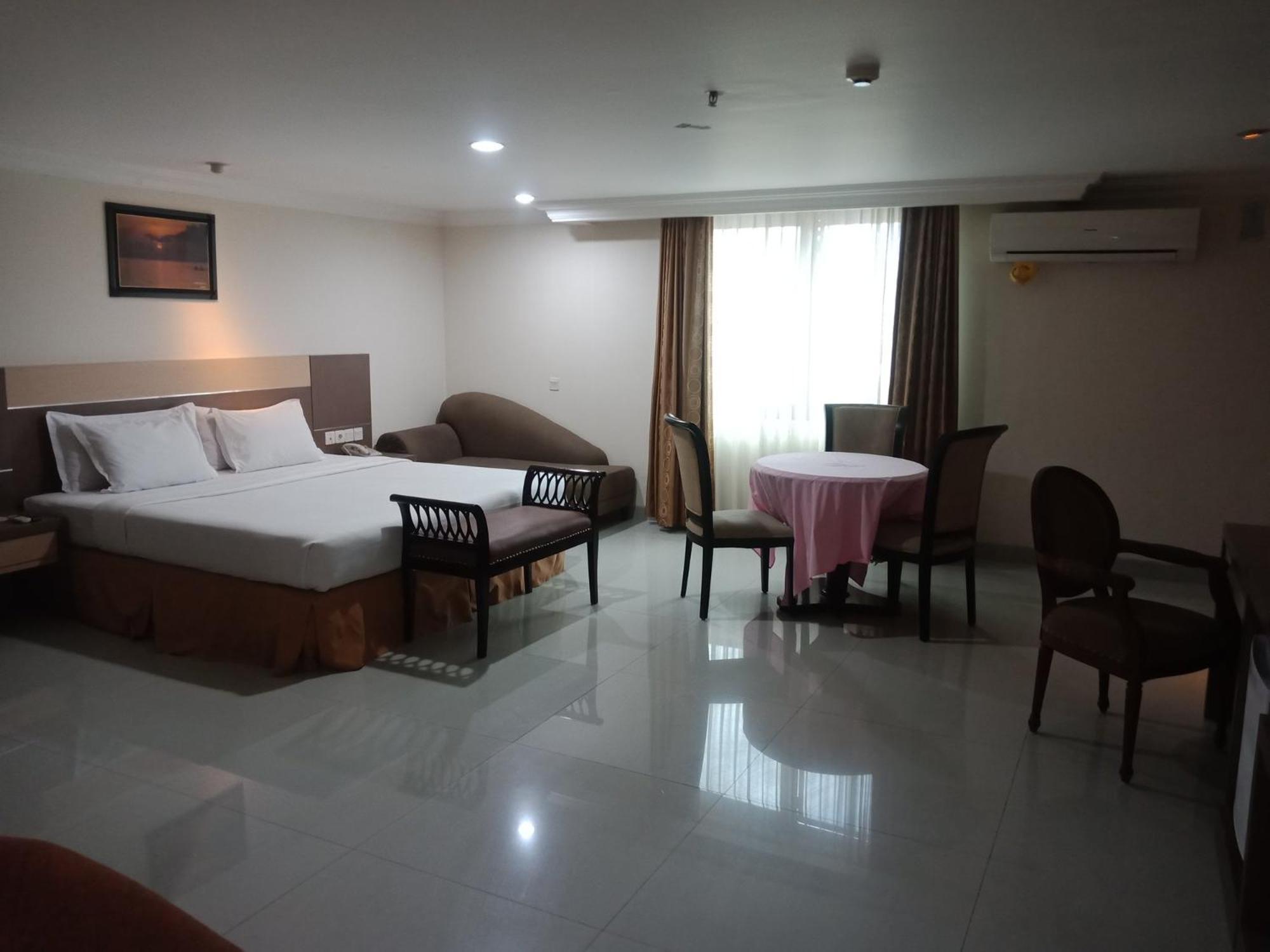 Manise Hotel Ambon Exteriör bild