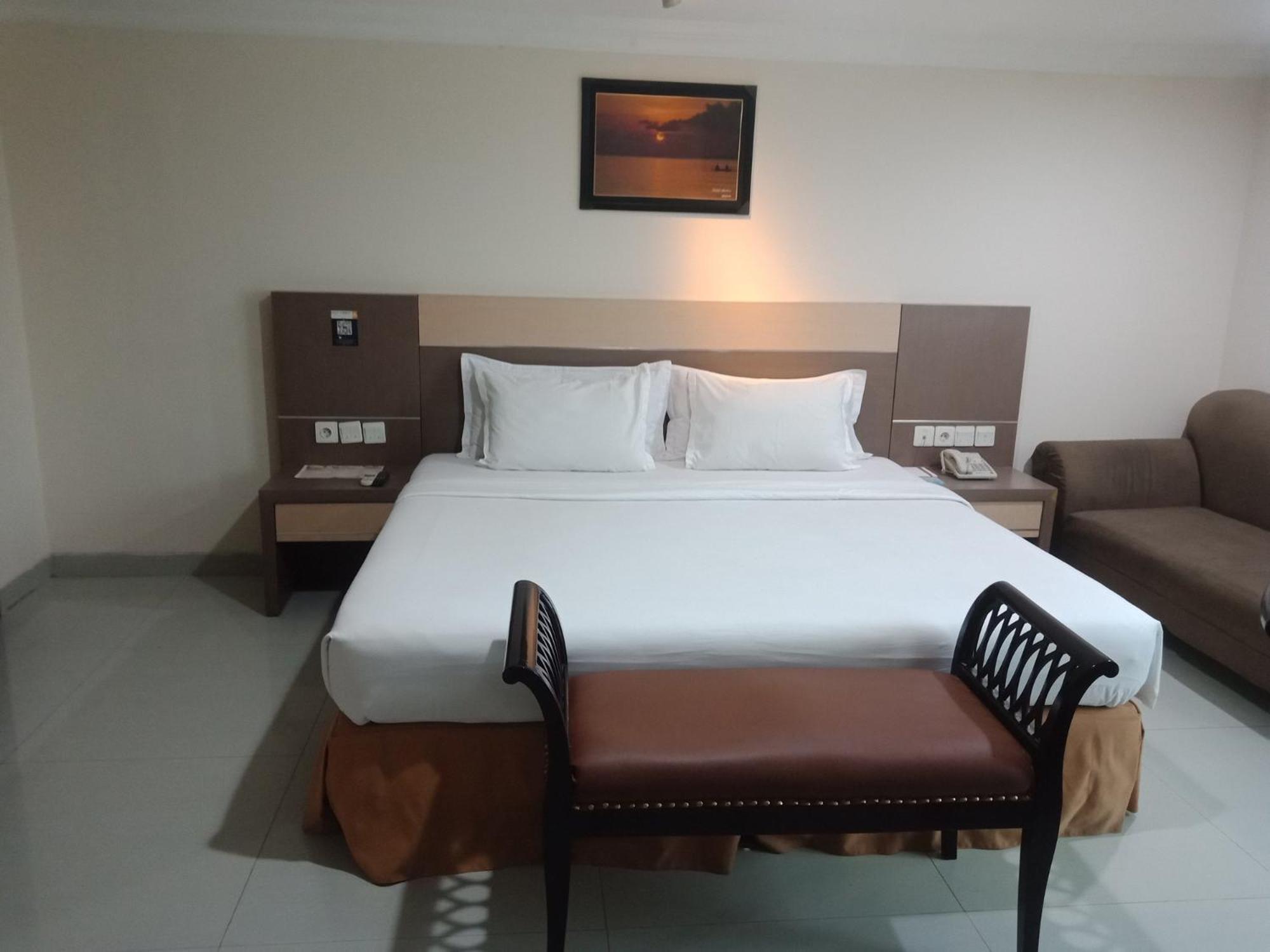 Manise Hotel Ambon Exteriör bild