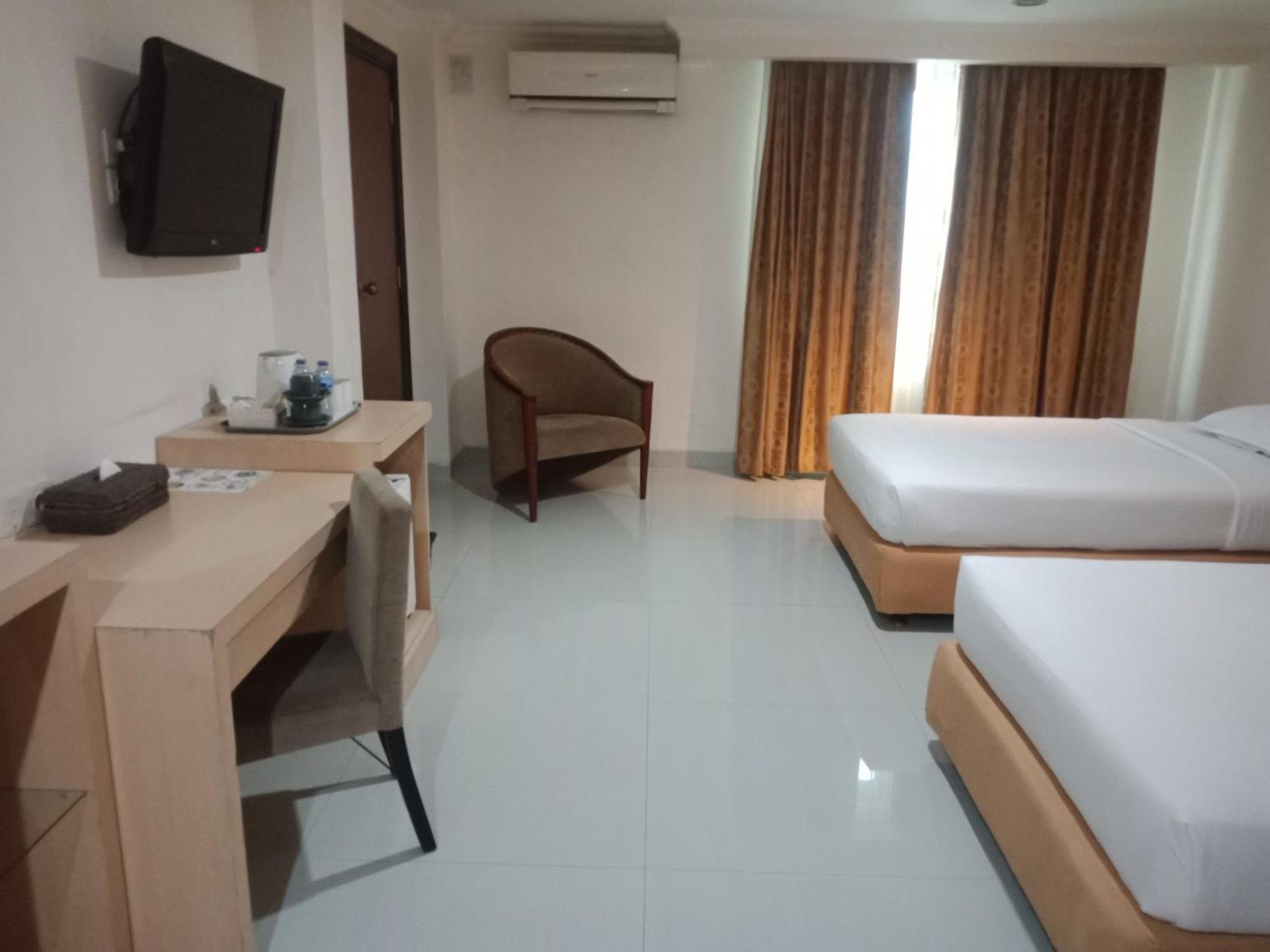 Manise Hotel Ambon Exteriör bild