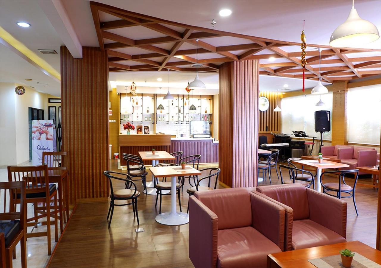 Manise Hotel Ambon Exteriör bild