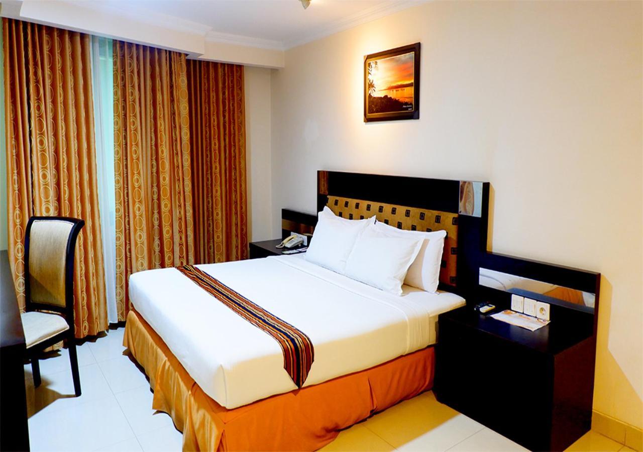 Manise Hotel Ambon Exteriör bild