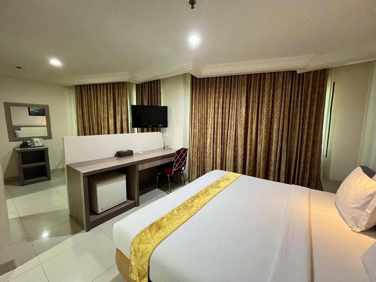 Manise Hotel Ambon Exteriör bild