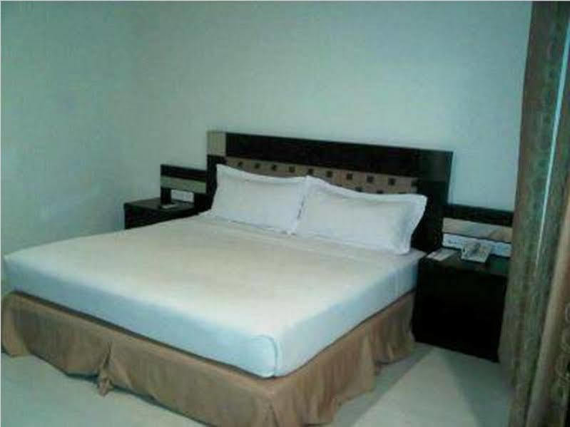 Manise Hotel Ambon Exteriör bild