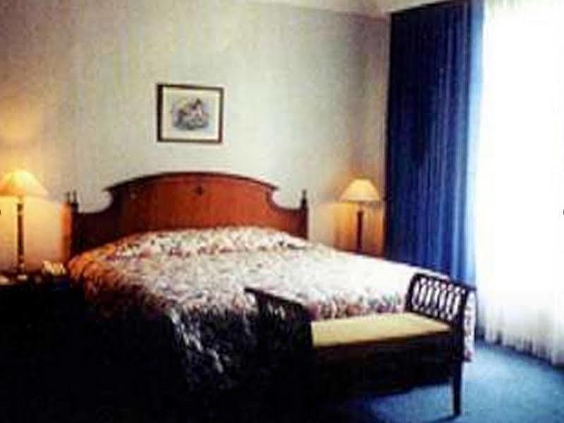Manise Hotel Ambon Exteriör bild